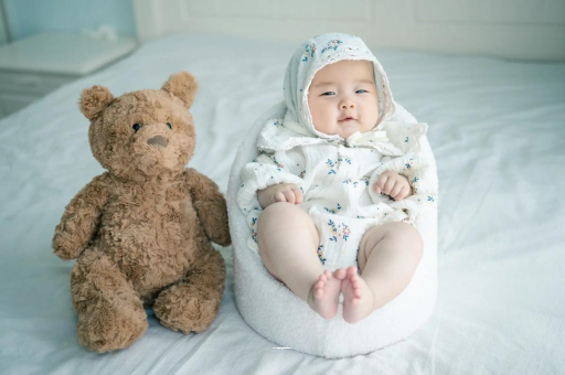 贺州宝宝吃不饱母乳的症状